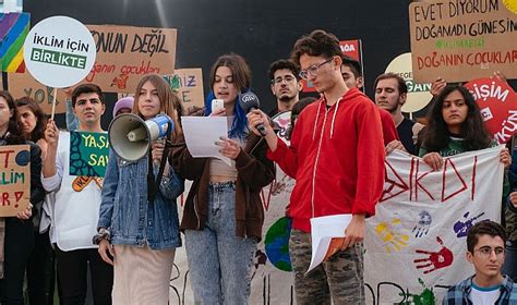  Grafit Uygulamaları ve Endüstriyel Önemi: Bir Muhteşem Karbon Dünyası Keşfi!