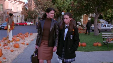 Is Gilmore Girls a Fall Show? Exploring the Cozy Vibes and Seasonal Connections