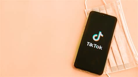 Why When I Like a Video on TikTok It Unlikes It: A Deep Dive into Digital Mysteries and the Butterfly Effect of Algorithms